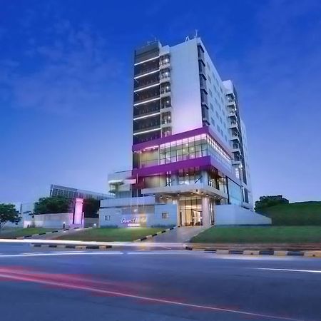 Hotel Quest Prime Cikarang By Aston Bekasi Esterno foto