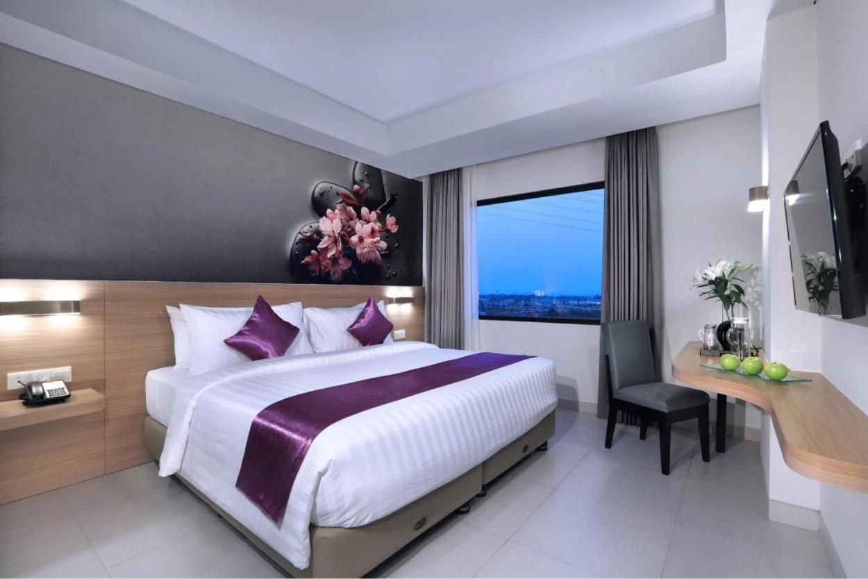 Hotel Quest Prime Cikarang By Aston Bekasi Esterno foto