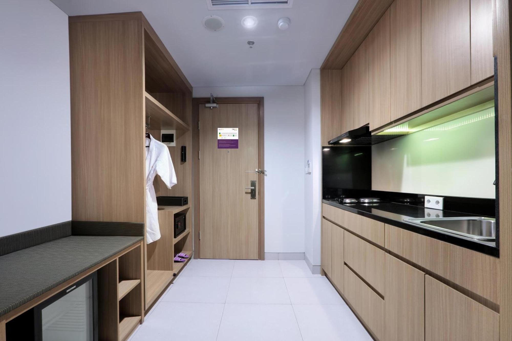 Hotel Quest Prime Cikarang By Aston Bekasi Esterno foto