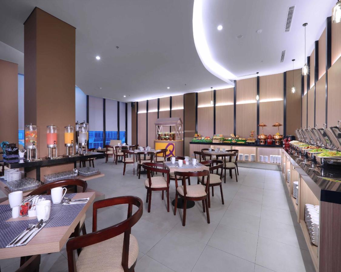 Hotel Quest Prime Cikarang By Aston Bekasi Esterno foto