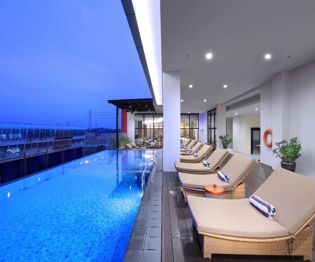 Hotel Quest Prime Cikarang By Aston Bekasi Esterno foto