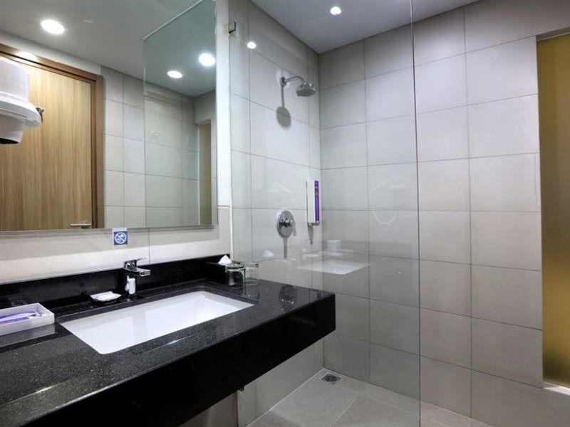 Hotel Quest Prime Cikarang By Aston Bekasi Esterno foto