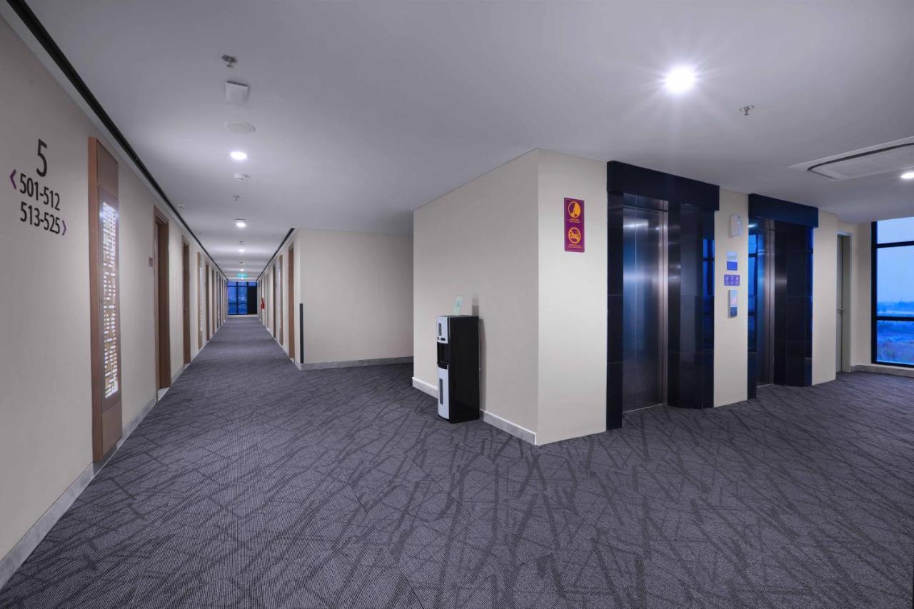 Hotel Quest Prime Cikarang By Aston Bekasi Esterno foto