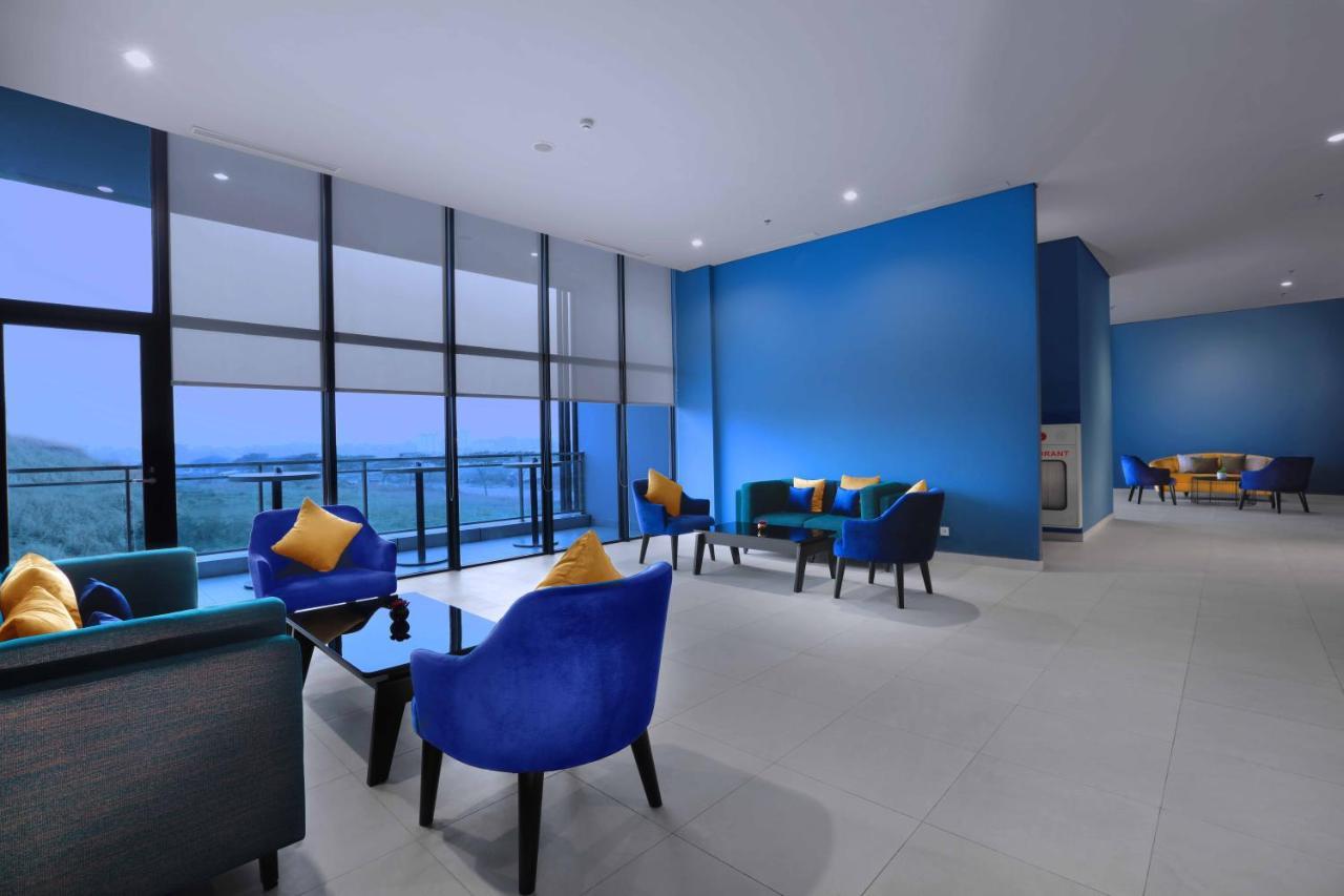 Hotel Quest Prime Cikarang By Aston Bekasi Esterno foto