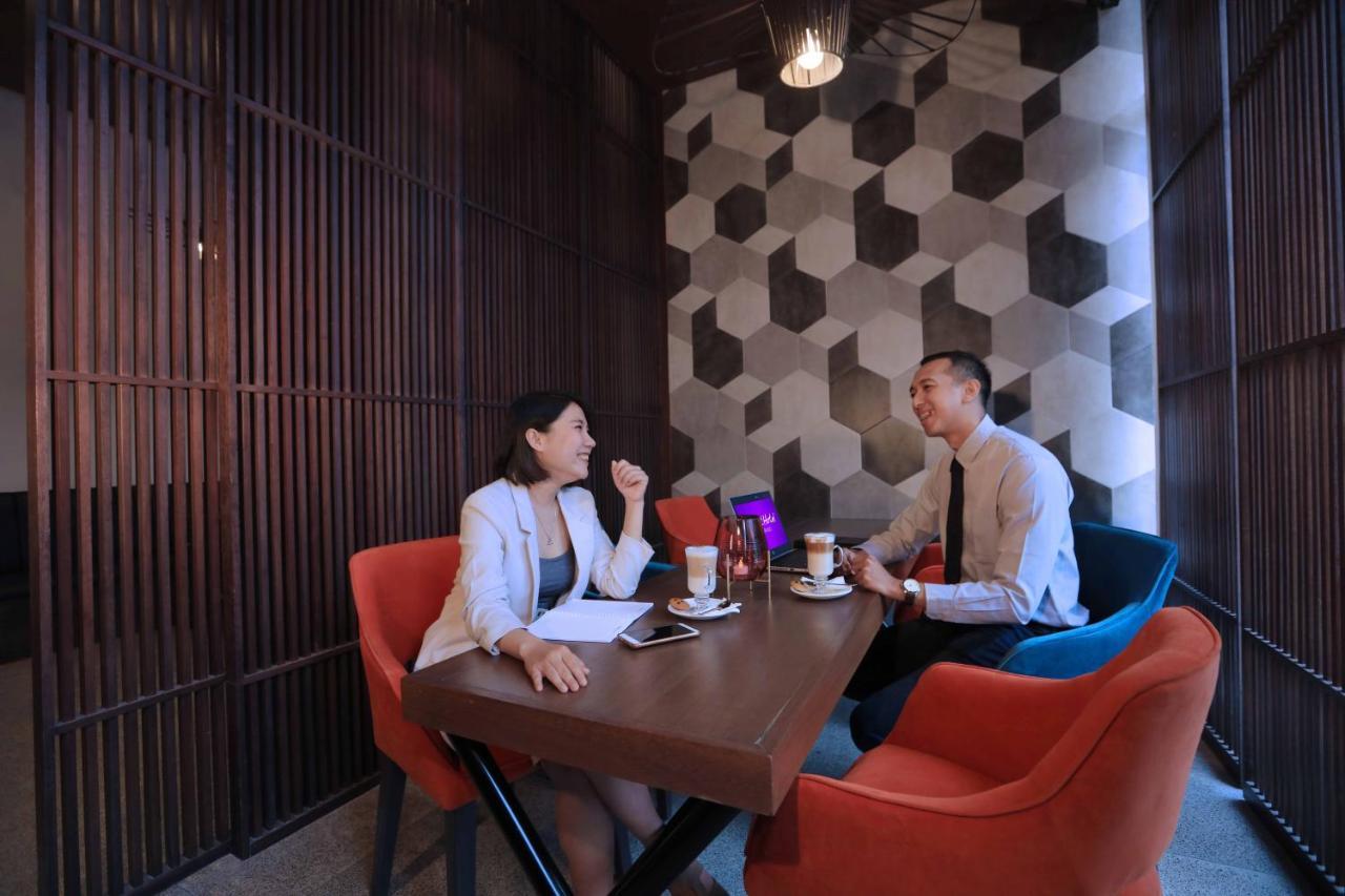 Hotel Quest Prime Cikarang By Aston Bekasi Esterno foto